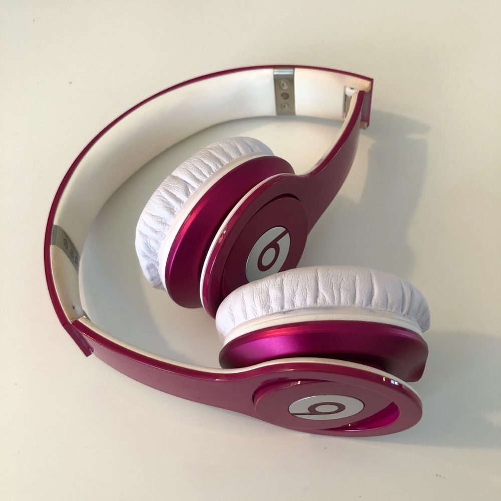 Beats Headphones with Beats cord & Beats pouch